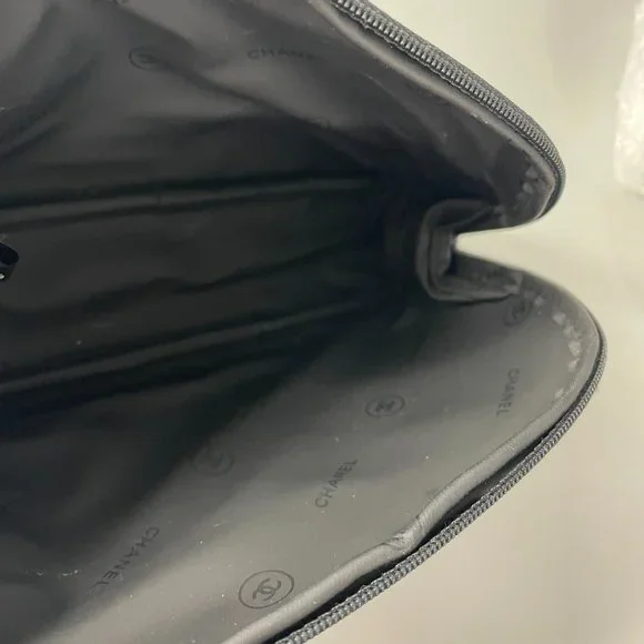 CHANEL Shiny Black Cosmetic Case - Picture 11 of 11